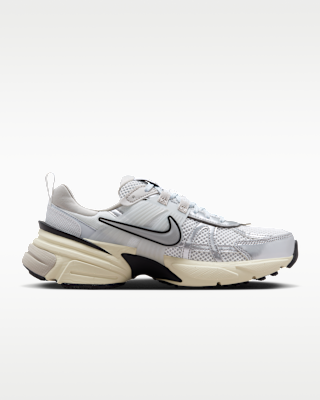 NIKE公式】ナイキ V2K ラン ウィメンズシューズ リフレクティブ (再帰